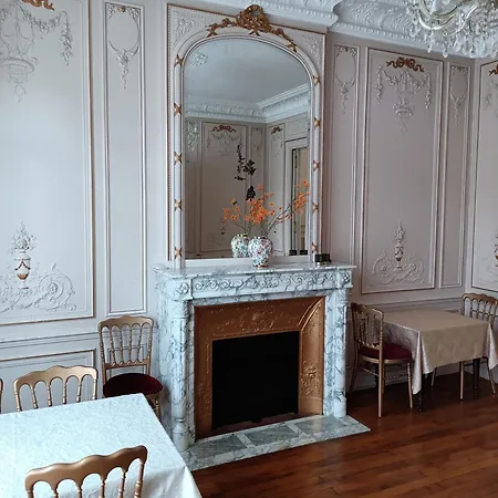 Le Clos Belle Rose Et La Roseraie Couette-café 3*