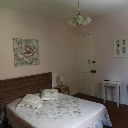Le Clos Belle Rose Et La Roseraie Couette-café
