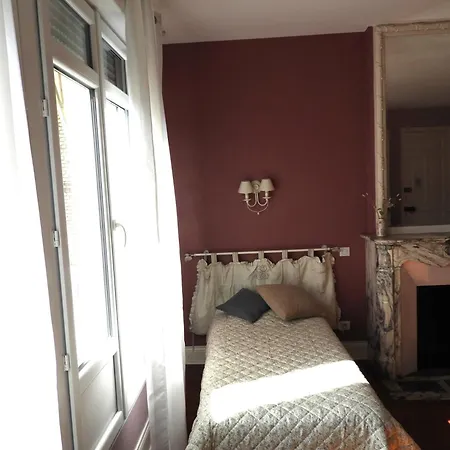 Le Clos Belle Rose Et La Roseraie Couette-café 3*