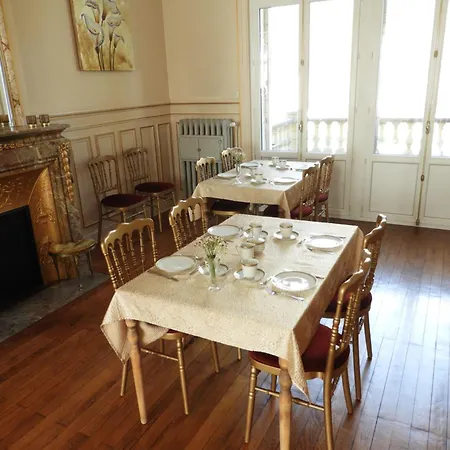 Le Clos Belle Rose Et La Roseraie Couette-café