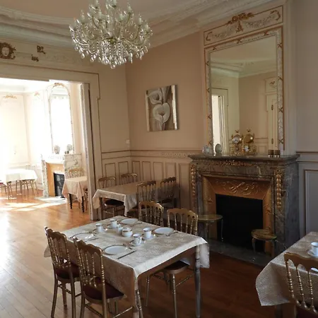 Le Clos Belle Rose Et La Roseraie Couette-café