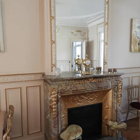 Le Clos Belle Rose Et La Roseraie