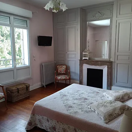 Le Clos Belle Rose Et La Roseraie