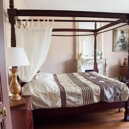 Le Clos Belle Rose Et La Roseraie Bed & Breakfast